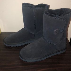 UGG original boots. Women’s size 8 NAVY